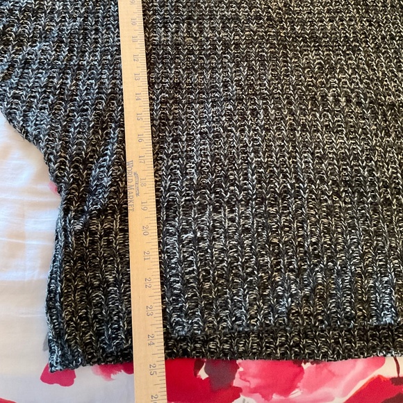 Women’s XL short sleeve cowl sweater - Picture 6 of 8